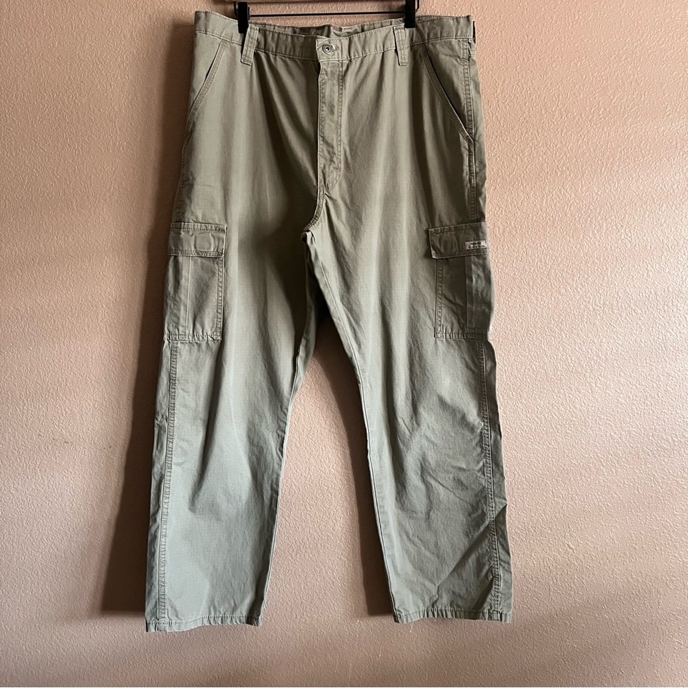 Wrangler Men's Khaki Green Cargo Pants Size 40x30